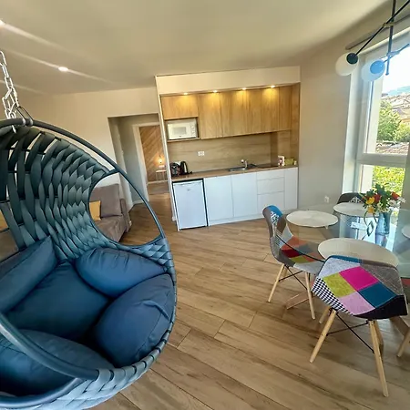 с люлка и гледка в The House с термална зона Apartment Welingrad