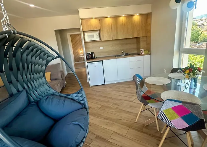 с люлка и гледка в The House с термална зона شقة فيلينغراد