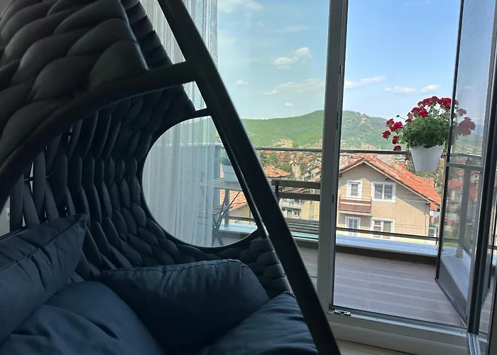 с люлка и гледка в The House с термална зона شقة فيلينغراد